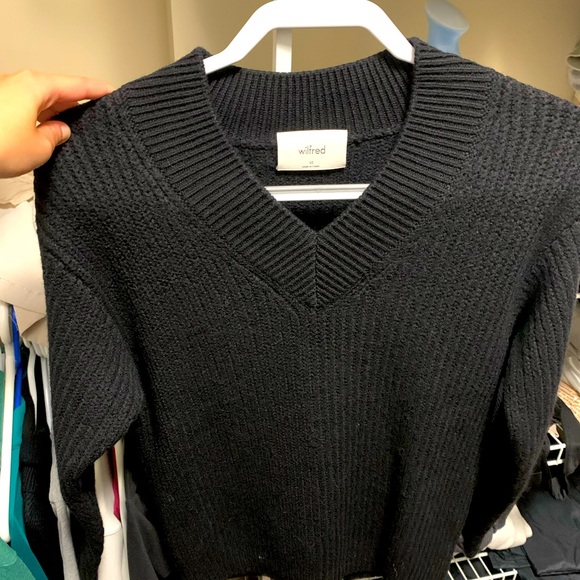 Aritzia Wilfred knit v-neck sweater - Picture 2 of 2